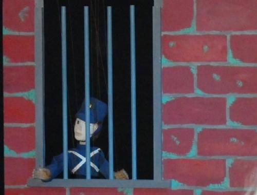 Marionetteater - og så kom han i fængsel